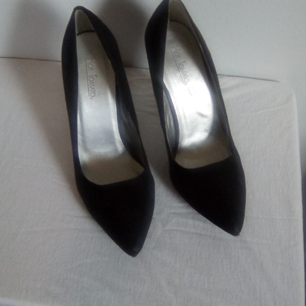 Shoes - Picture 2 of 4